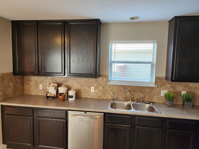 Building Photo - HOUSE FOR RENT AUSTIN