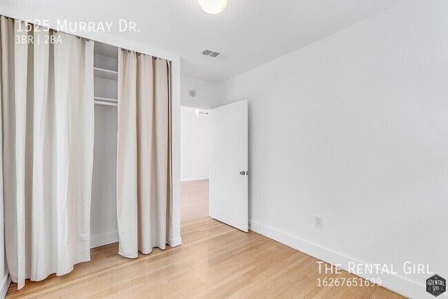 Building Photo - 1525 Murray Dr