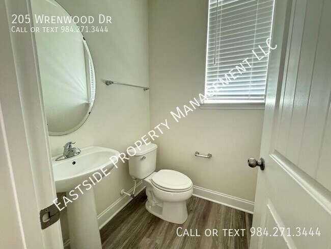 Building Photo - 205 Wrenwood Dr