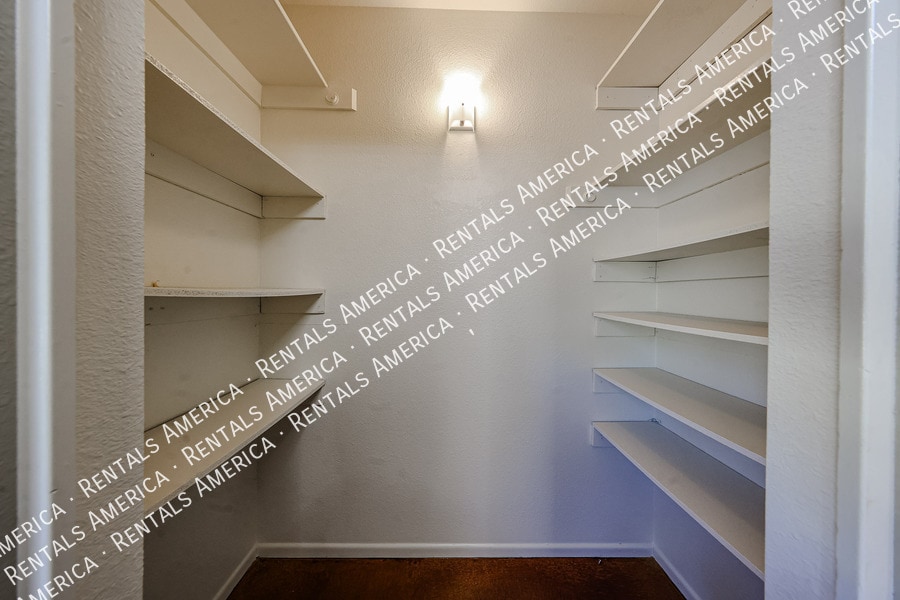 Building Photo - 10438 S 45th Pl