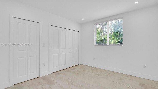 Building Photo - 3823 Thomas Ave