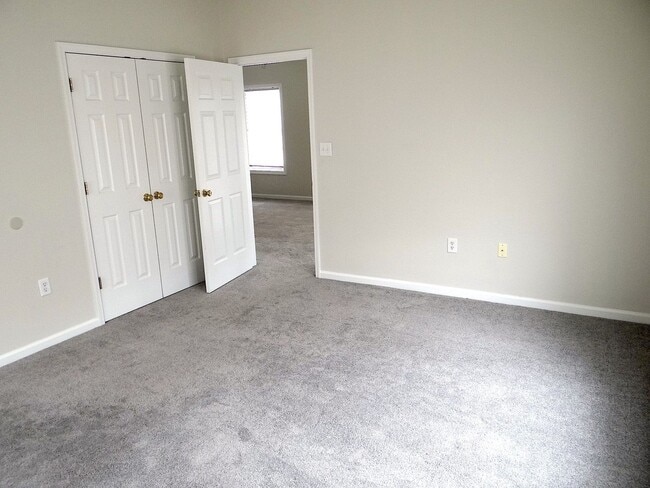 Building Photo - Annual Rental @ Cross Gate in Deerfield