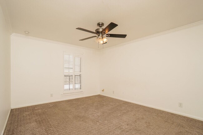 Building Photo - Fredericksburg_8415