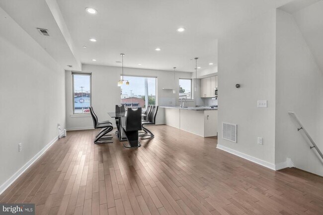 Building Photo - 2137 E Lehigh Ave