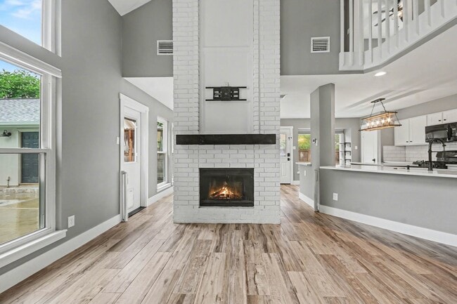 Building Photo - 522 Crestwood Dr