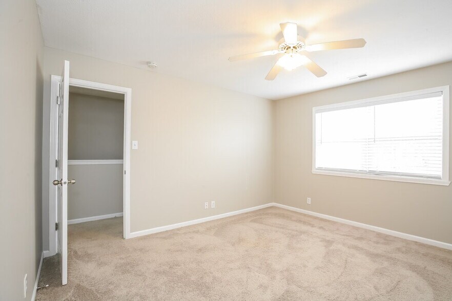 Building Photo - 8538 Baypointe Dr