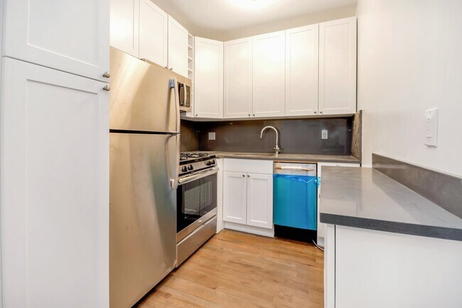 Primary Photo - 226 E 25th St