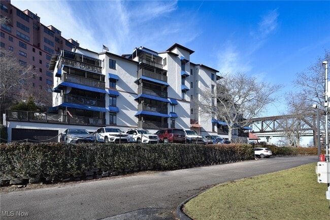 Building Photo - 19000 Lake Rd