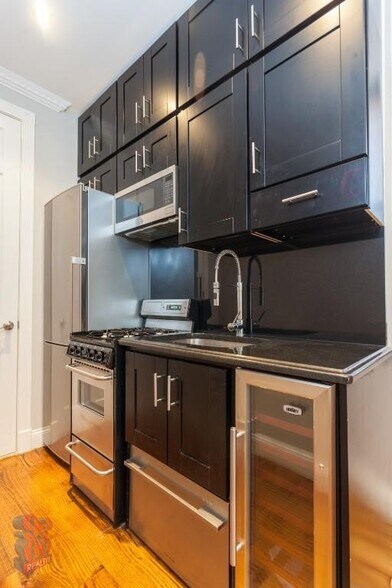 Building Photo - 3 W 103rd St