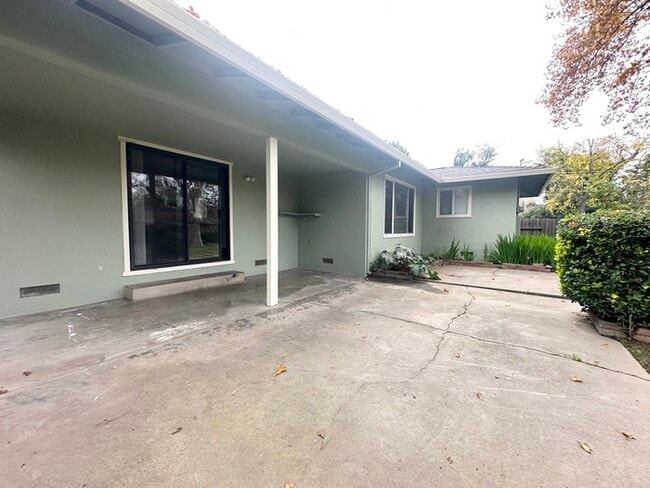 Building Photo - Updated 3 Bedroom 1.5 Bathroom Home in Desirable Arden Park!