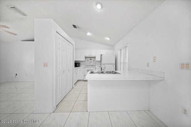 Building Photo - 171 Americana Blvd NE