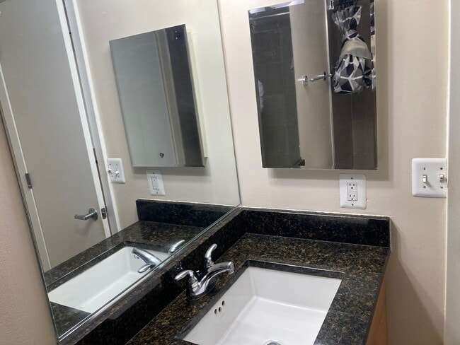 Building Photo - 1 BR Condo at The Chase in Downtown Bethes...