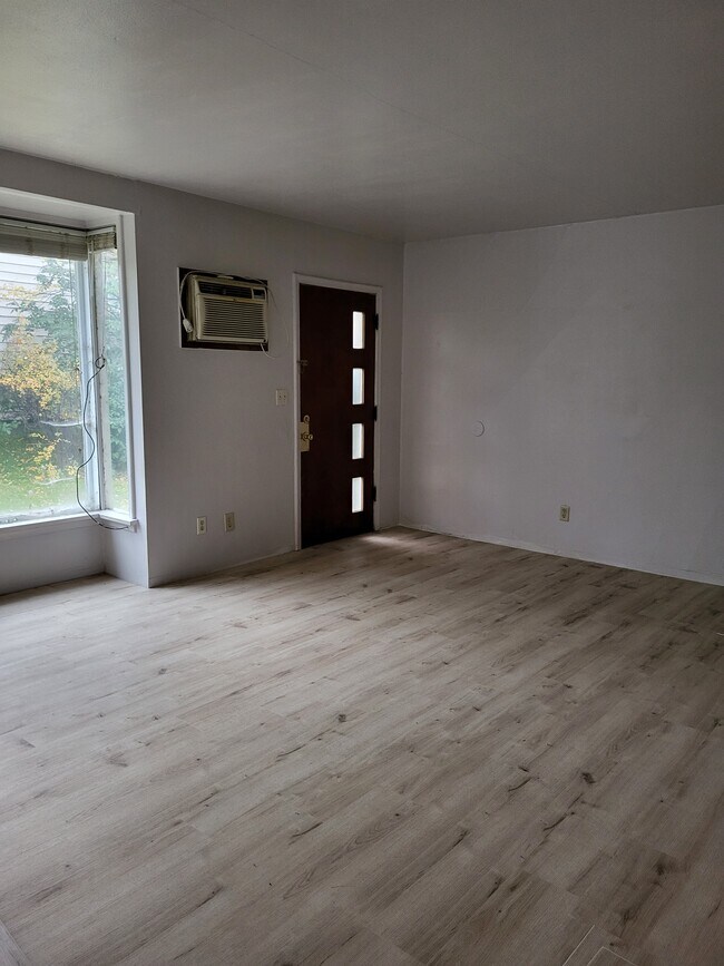 Building Photo - 309 6th Ave