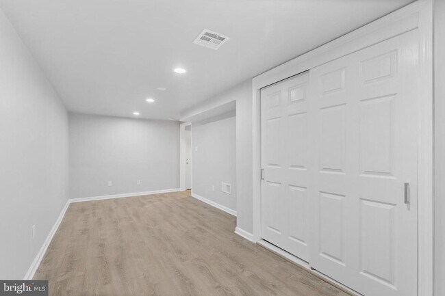 Building Photo - 69 Slocum St