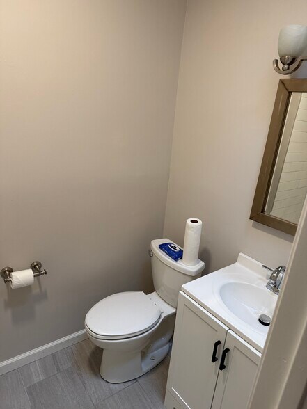 Building Photo - 5536 Ridge Ave