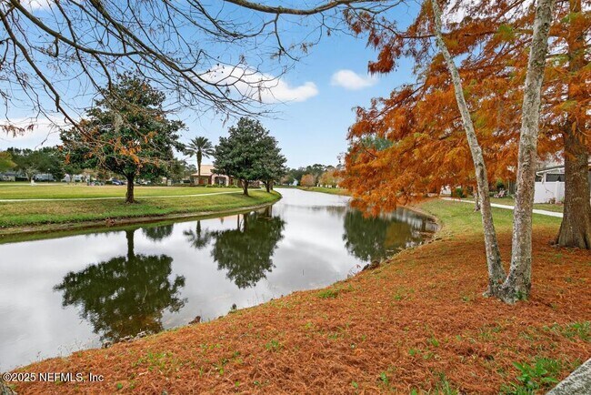 Building Photo - 411 Walnut Dr