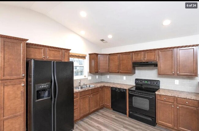 Building Photo - 3221 Tiburon Way