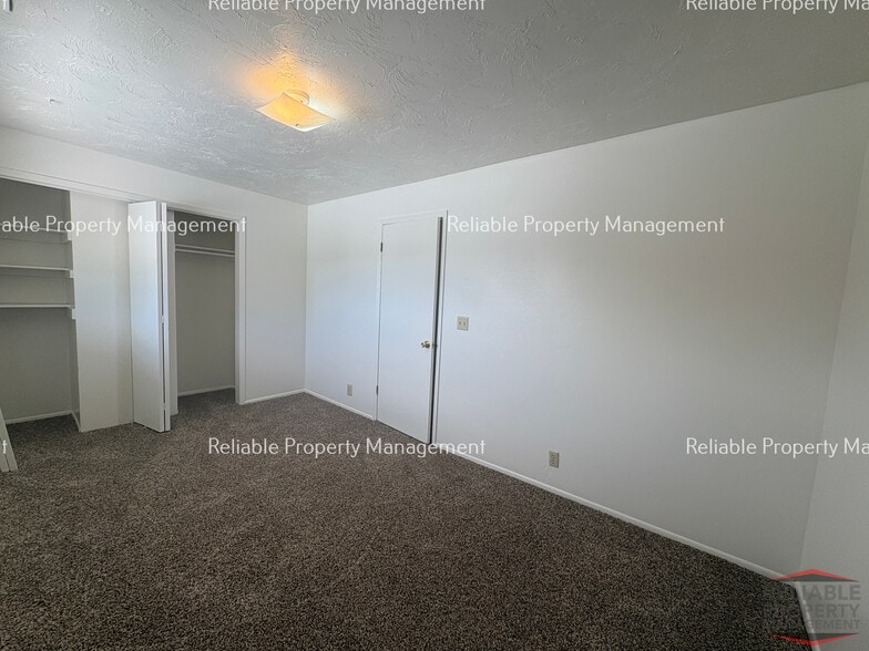 Building Photo - 1524 Falcon Dr