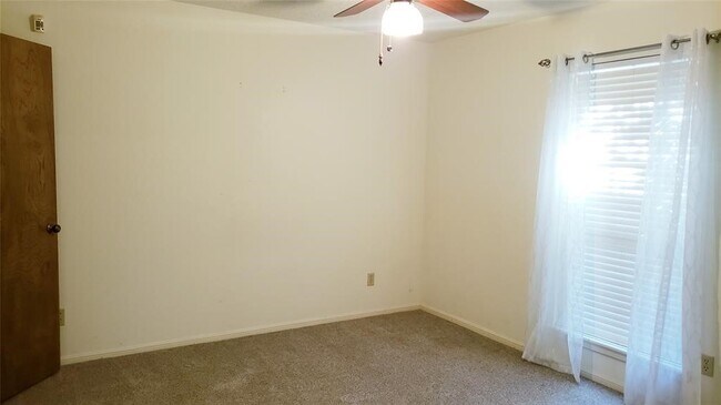 Building Photo - 5435 Mossy Timbers Dr