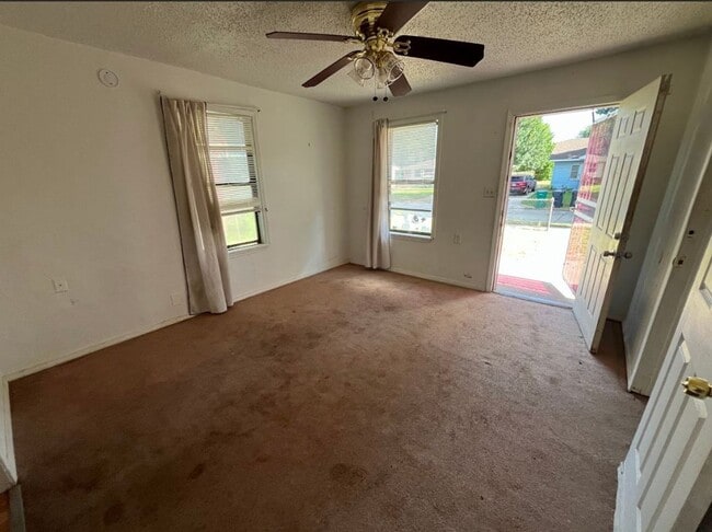 Building Photo - 1 Bedroom Section 8 Home!!