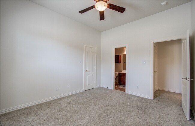 Building Photo - 7814 Heron Lakes Dr