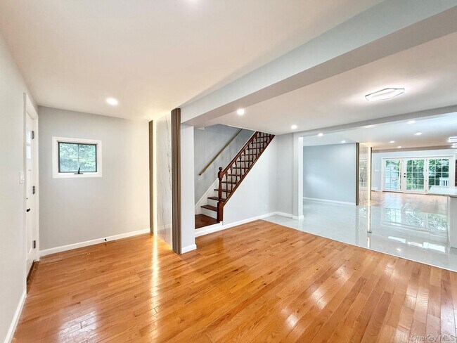 Building Photo - 20 Baylis Pl