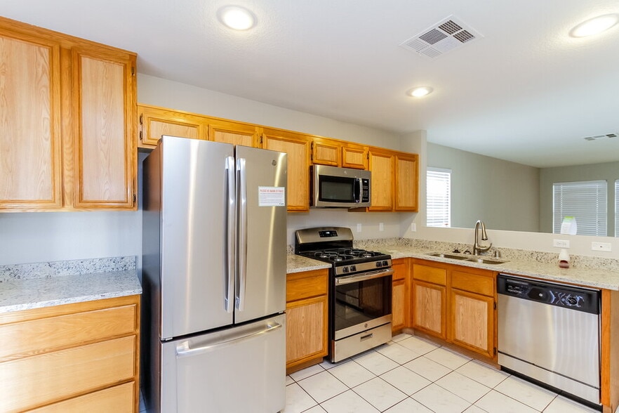 Building Photo - 1024 Sky Forest Dr