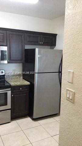 Building Photo - 1103 Golden Lakes Blvd