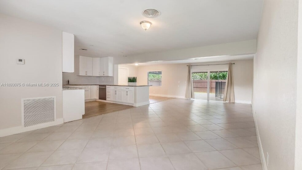 Building Photo - 740 Beachwood Ln