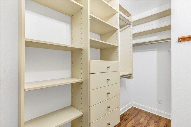 Building Photo - 135 Low Country Ln