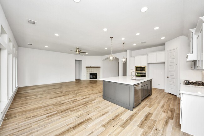 Building Photo - 2719 Country Ln