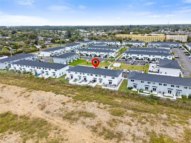 Building Photo - 1050 W Davis Pkwy