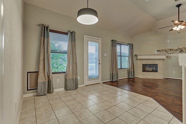 Building Photo - 8007 N Tarrytown Crossing Dr