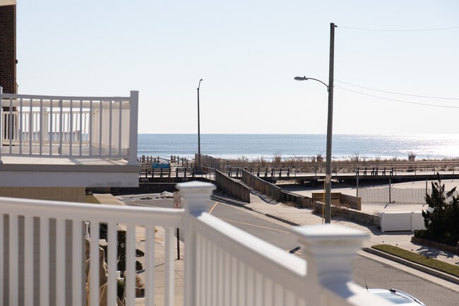 Building Photo - 107 S Richards Ave