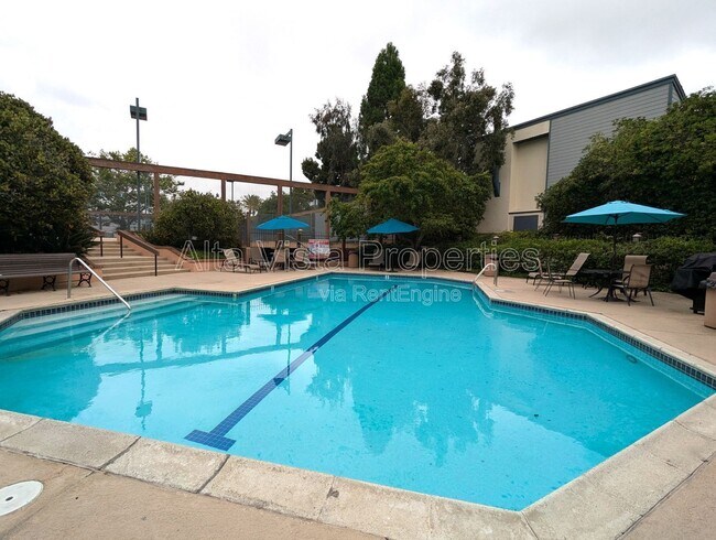 Building Photo - 8850 Villa La Jolla Dr