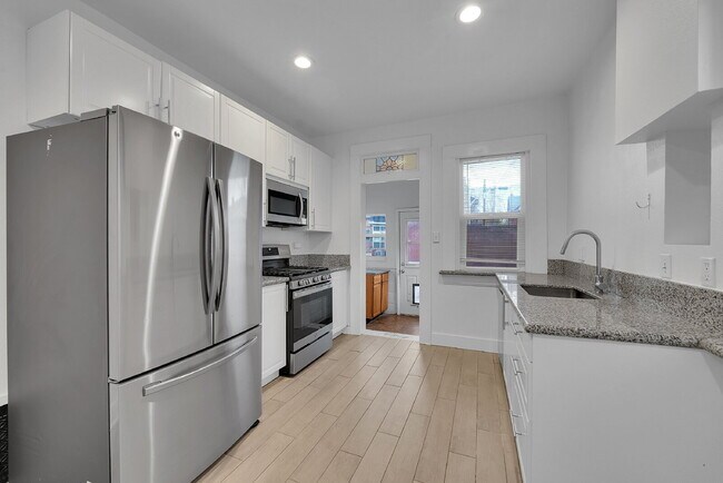 Building Photo - $2,180.95 - Charming 1 bed, 1 bath located in Denver with Bonus Flex Room!