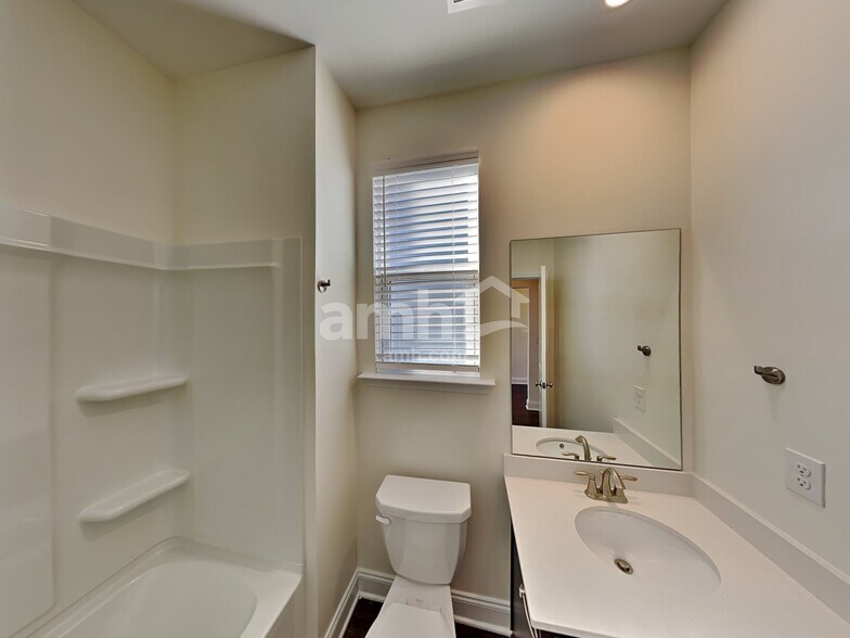 Building Photo - 2023 Williamshire Ln