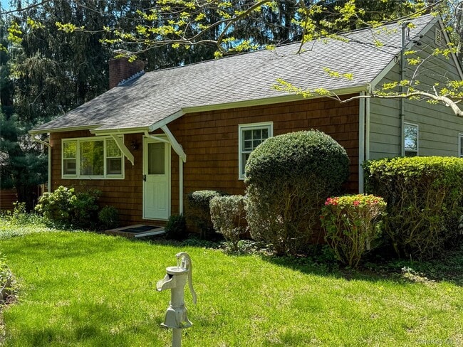 Building Photo - 8415 Soundview Ave