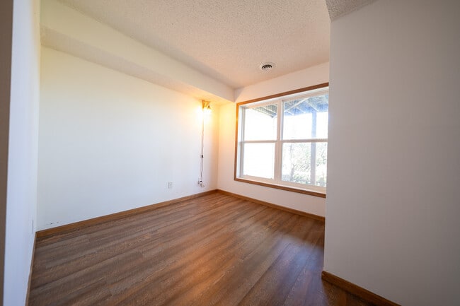 Building Photo - 4892 Bluff Heights Trail SE