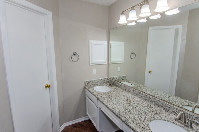Building Photo - 16746 Selder Dr