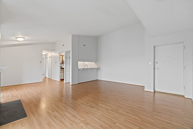 Building Photo - Updated top level Castle Harbour - Close t...