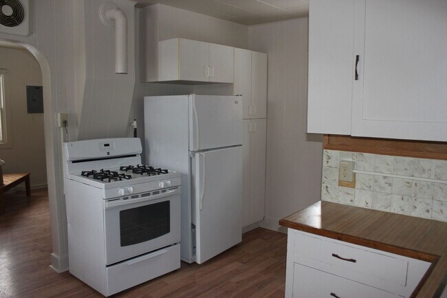 Building Photo - Carolynn's Tri Plex