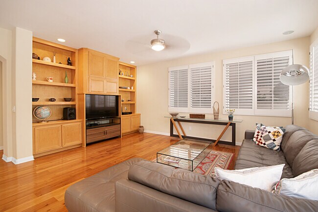 Building Photo - 14061 Mercado Dr