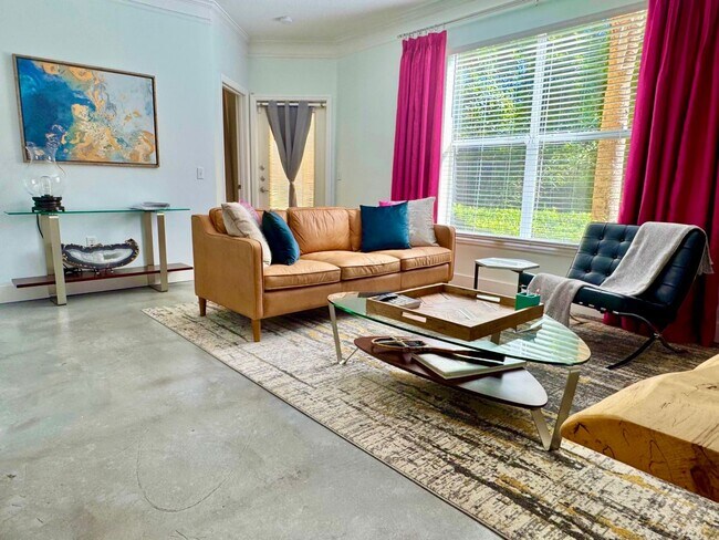 Building Photo - 2 Bedroom condo with 2 Car Garage Condo Fo...