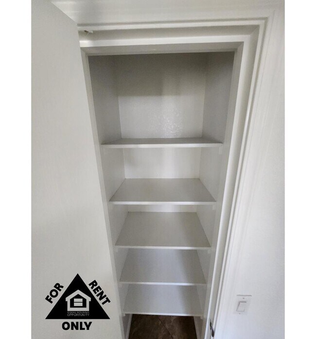 Building Photo - 15116 W Fillmore St