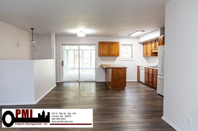 Building Photo - 8030 N Hazelwood Dr