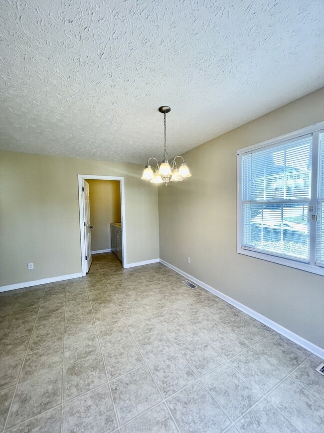 Building Photo - 525 Northwynd Cir