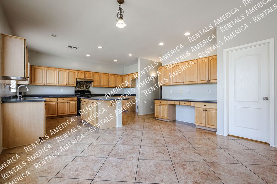 Building Photo - 1155 E Winchester Pl