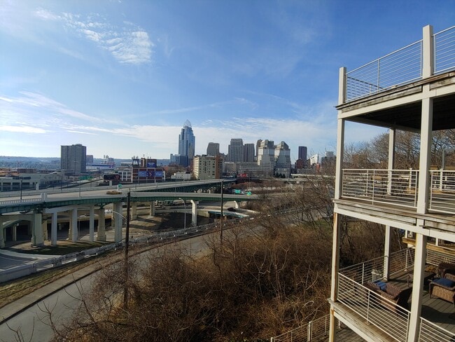 Building Photo - 319 Baum St