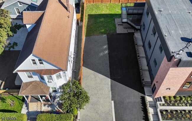 Building Photo - 246 Cortlandt St